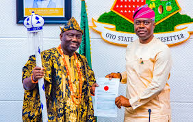 Makinde Presents Staff Of Office To New Alaafin